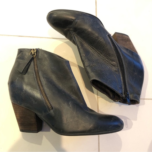 Miz Mooz Shoes - Miz mooz dark blue leather zip up ankle boots.  Low heel.  EUV!